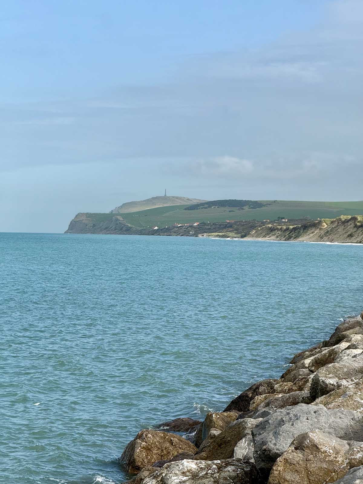 La mer à Wissant avec le cap blanc nez